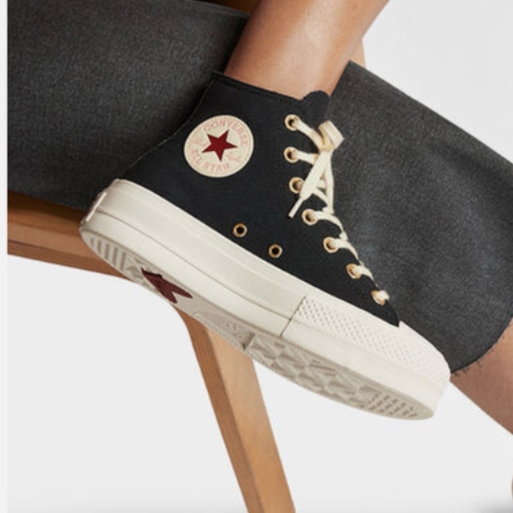 Women’s Converse Chuck Taylor All Star Lift Black Hearts High Top SneakersSz 9